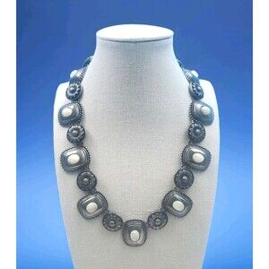 Premier Designs SILVER MOON Necklace Mother of Pearl Cabochon Floral Link